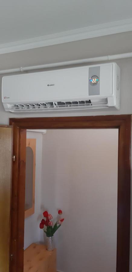 Flora Apartman Gyula Esterno foto