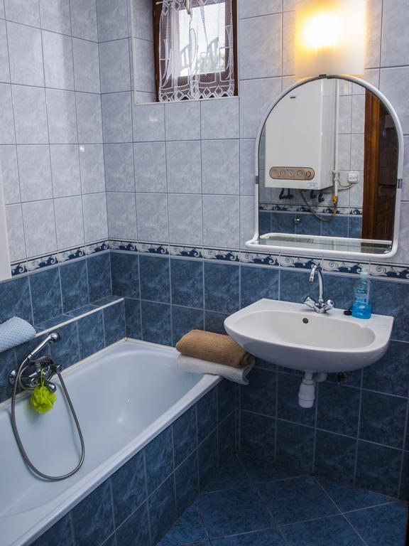 Flora Apartman Gyula Esterno foto